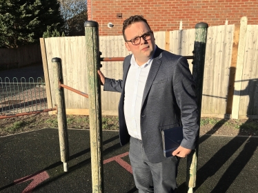 Cllr Rob Lee in Carnoustie Close